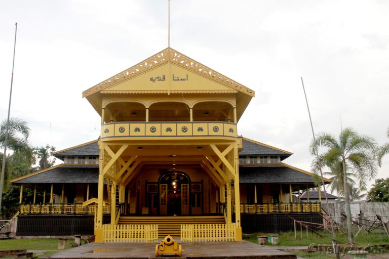 Borneo Adventure – Pontianak, The golden kingdom